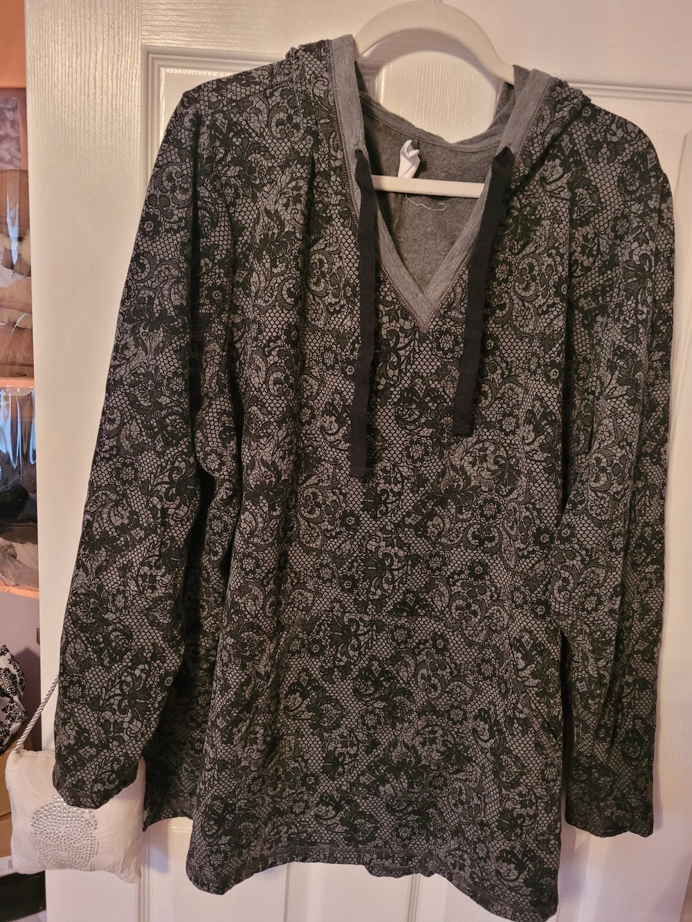 Livi Active Gray Floral-Pattern V-Neck Hoodie